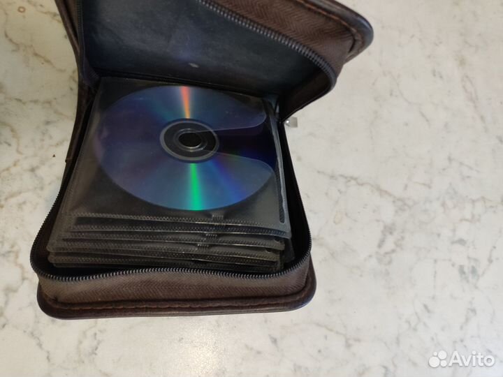 Диски CD/DVD-R/RW штук 15 и два кейса