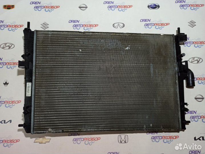 Радиатор охлаждения двигателя Renault Duster 1.6