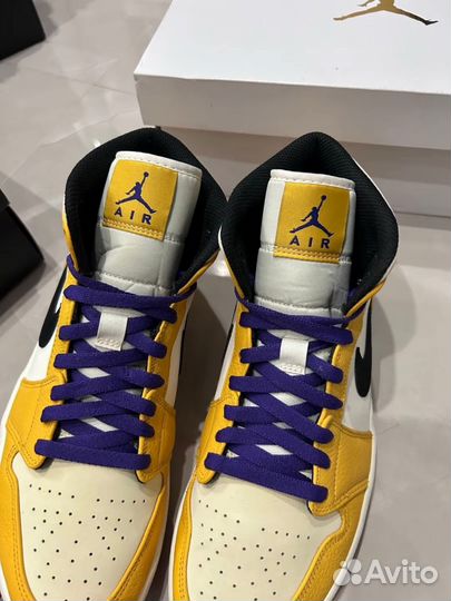 Nike Air Jordan 1 Mid Lakers