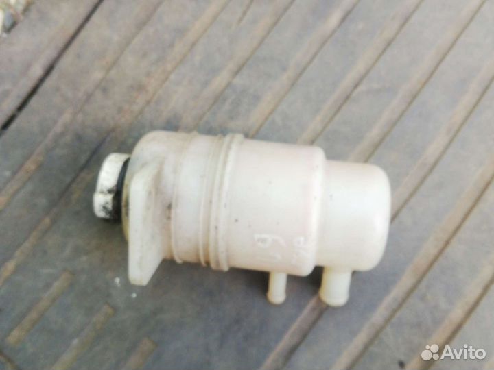 Бачок гур Митсубиси Лансер 9