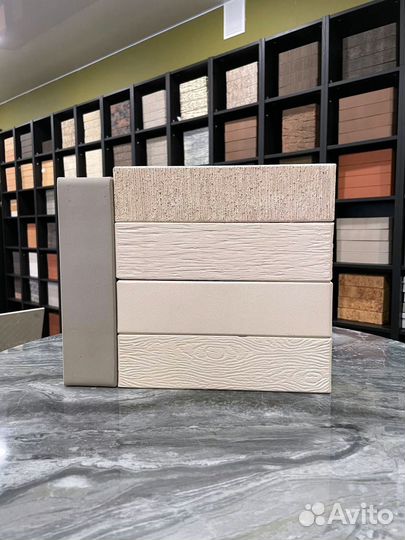 Лицевой кирпич белый дерево жкз