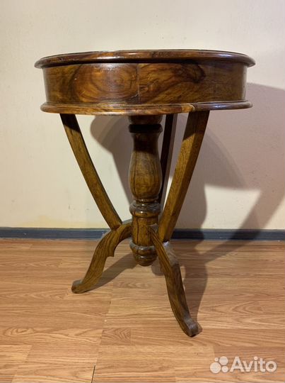 Старинный гостинный столик