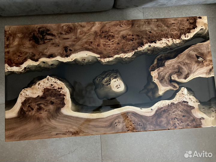 Стол из слэба и смолы в стиле лофт