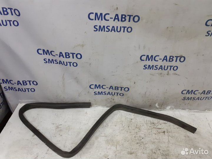 Уплотнитель панели лобового стекла Volvo S80