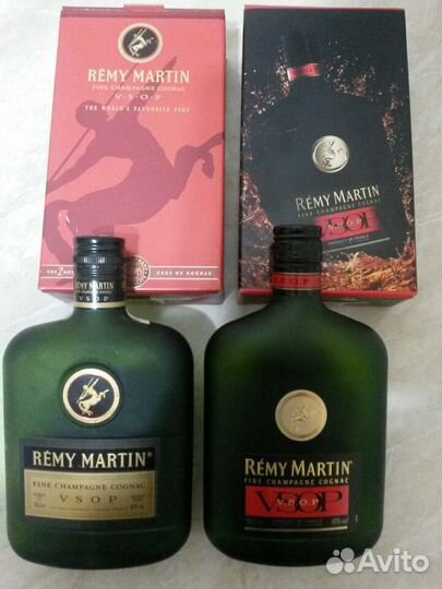 Коньячные и водочные бутылки