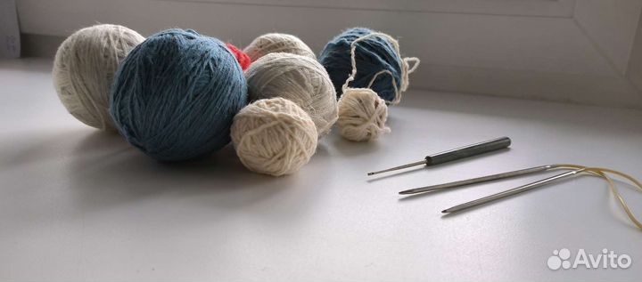 Спицы вязальные, крючок и пряжа