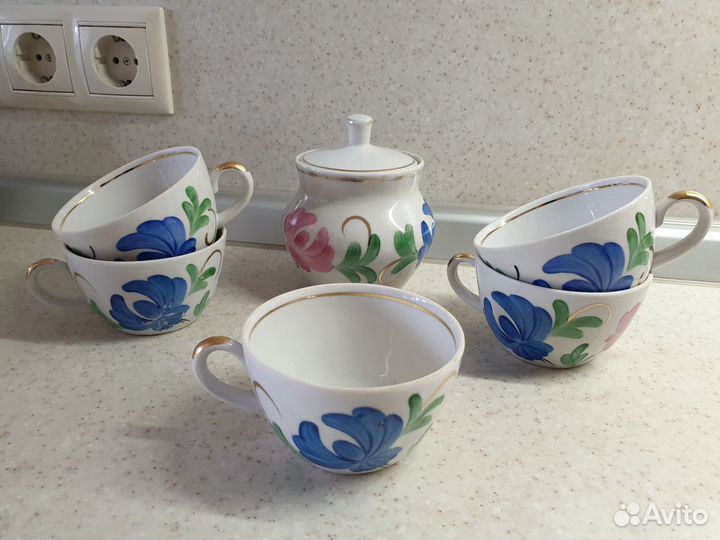 Кружки, чайники, кувшины, сервизы