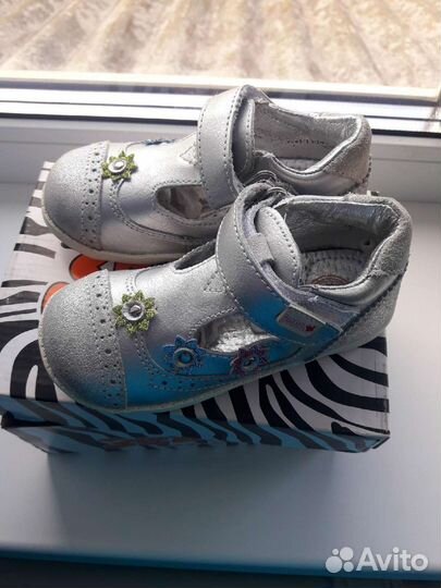 Босоножки для девочки 24 размер новые