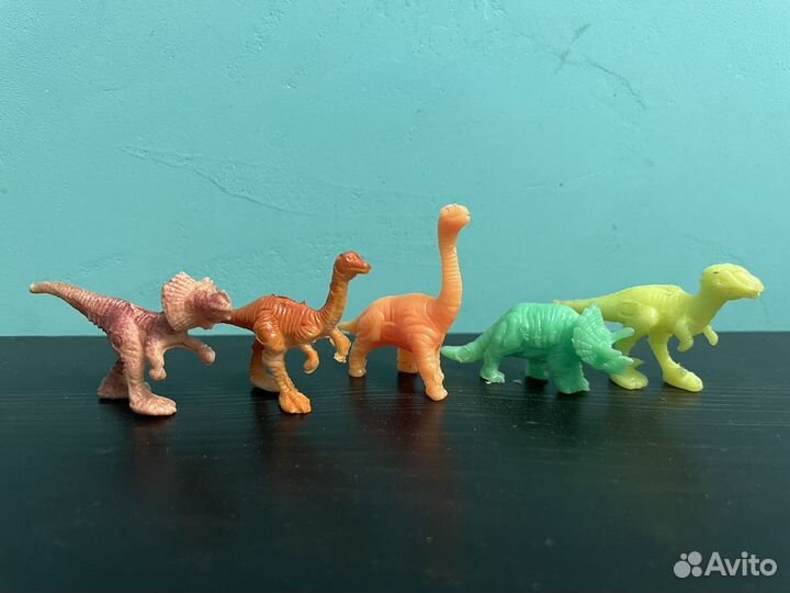Фигурки динозавров, животных, собак