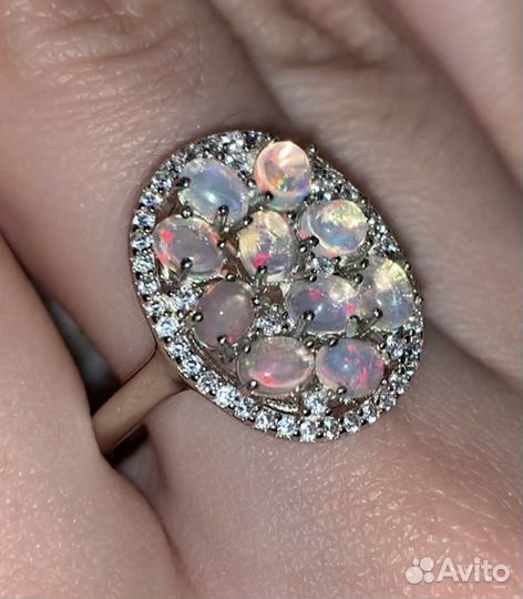 Серебряное кольцо с опалами