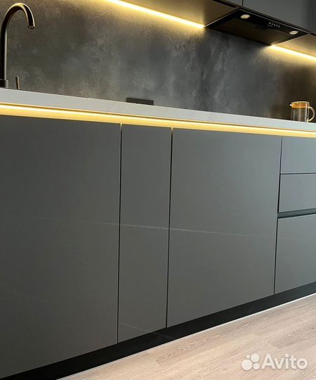 Прямой кухонный гарнитур современный