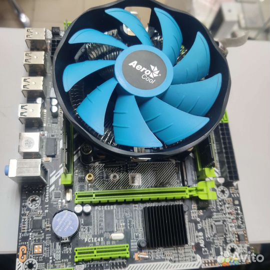 Материнская плата с процессором и памятью