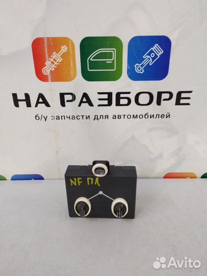 Блок управления дверьми передний левый Volkswagen