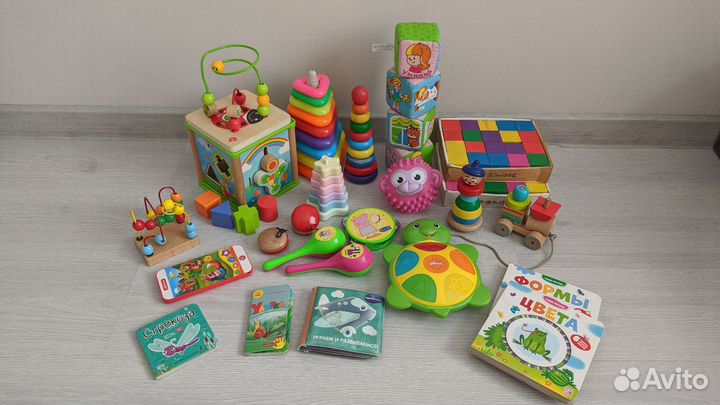 Развивающие игрушки для малышей пакетом