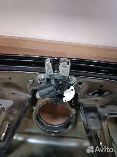 Замок багажника Volkswagen Passat b7