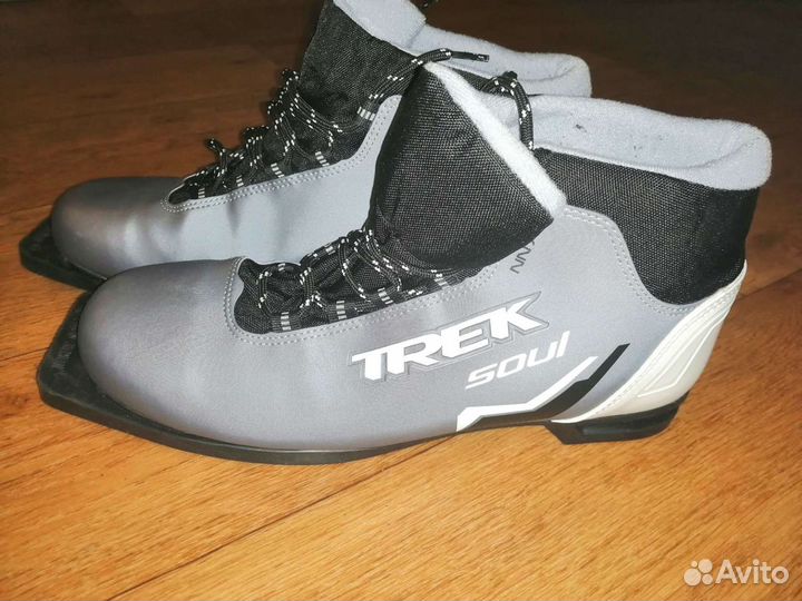 Лыжные ботинки новые trek Soul NN75