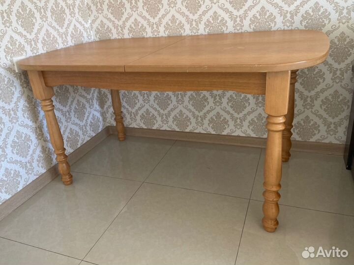 Стол в гостинную