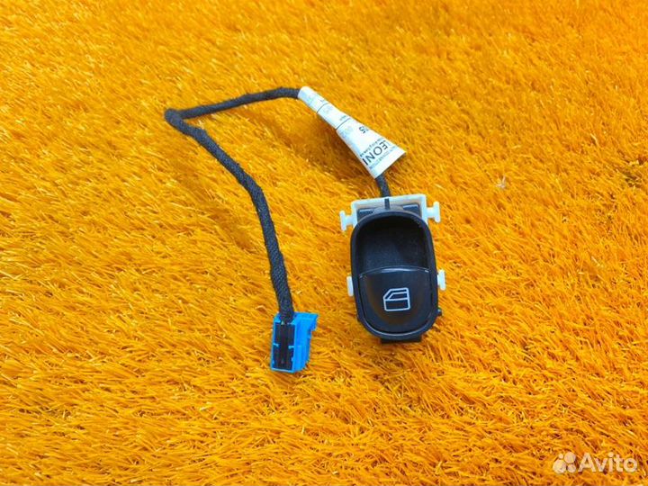 Кнопка стеклоподъемника передняя левая
