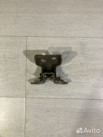 Петля двери перед прав renault sandero 1 1.6 мт