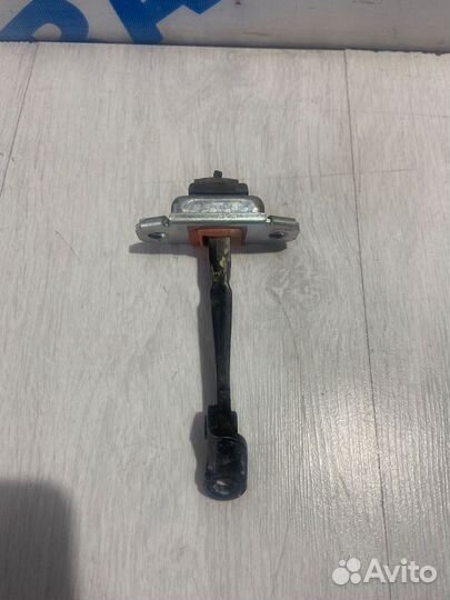 Ограничитель двери KIA RIO 2 JB рест 1.6 мт седан