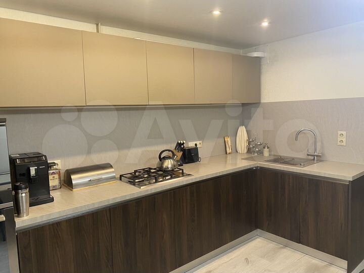 4-к. квартира, 128 м², 1/10 эт.