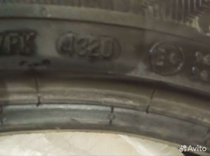 Gislaved Nord Frost 200 235/45 R18 и 235/45 R18 98Y