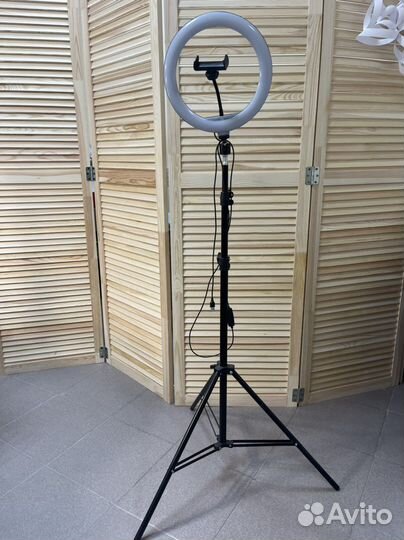 Светодиодная кольцевая лампа