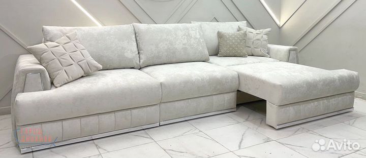 Угловой диван с мягкими подлокотниками