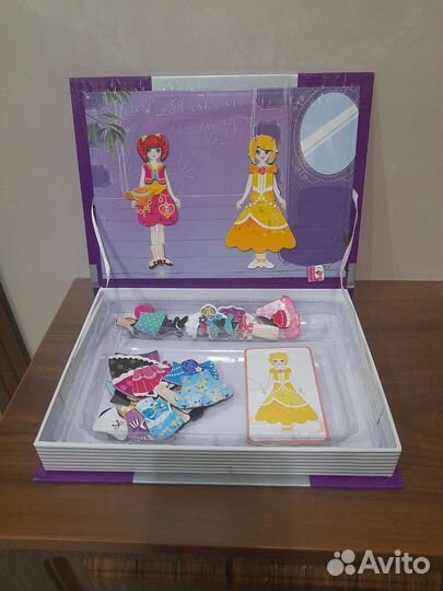 Магнитная книга- одень куклу