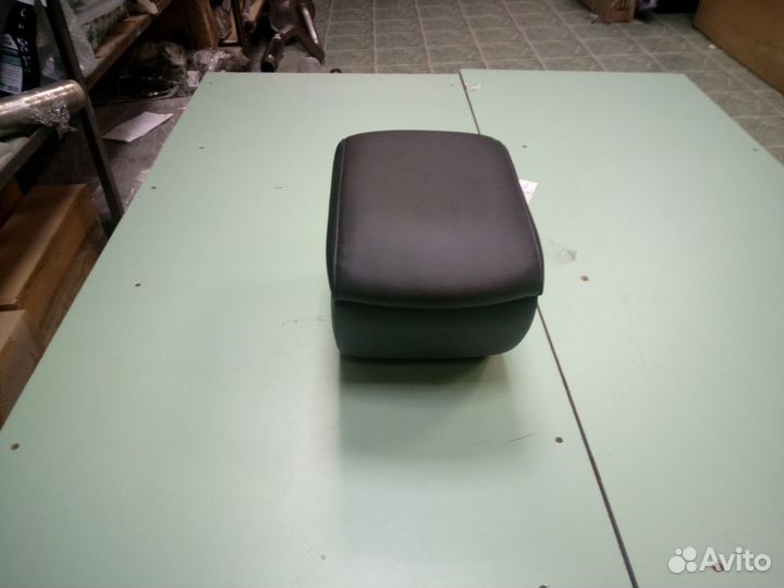 Подлокотник VW Jetta 6 / Jetta 7