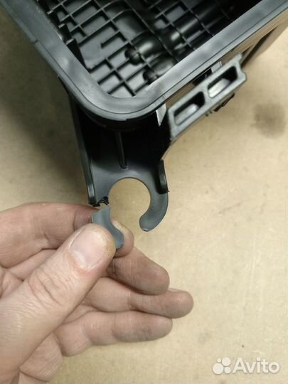 Корпус воздушного фильтра (нижняя) 281123X000