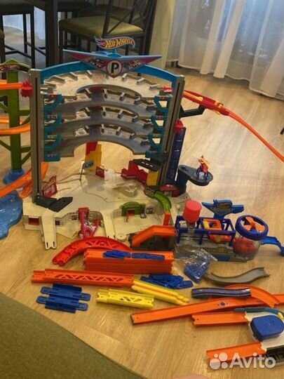 Парковка-гараж HotWheels