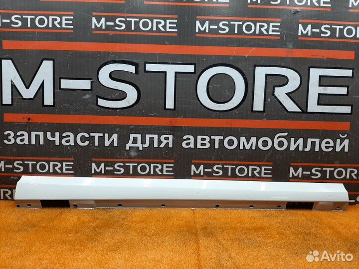 Накладка на порог правая Mercedes-Benz C-Class