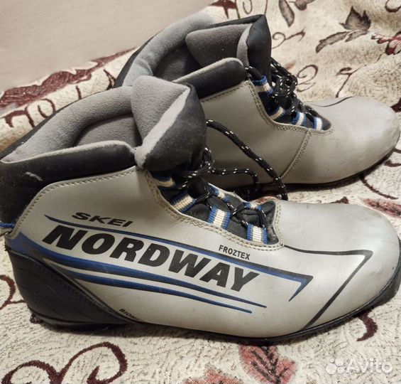 Лыжные ботинки