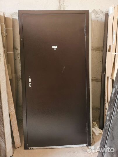 Дверь входная металлическая бу