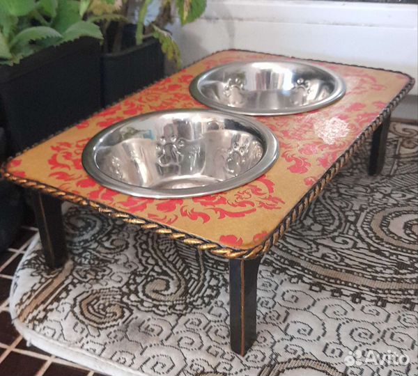 Подставка с мисками для домашних животных