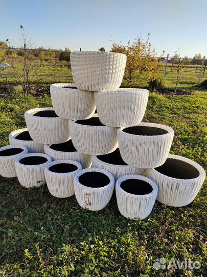 Кашпо плетеное из искусственного ротанга