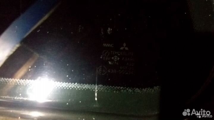 Стекло заднее левое боковое Mitsubishi Pajero 2