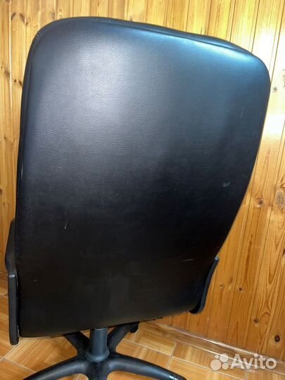 Офисное кожаное кресло
