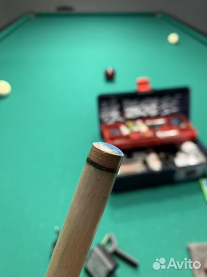 Замена наклейки на бильярдных киях