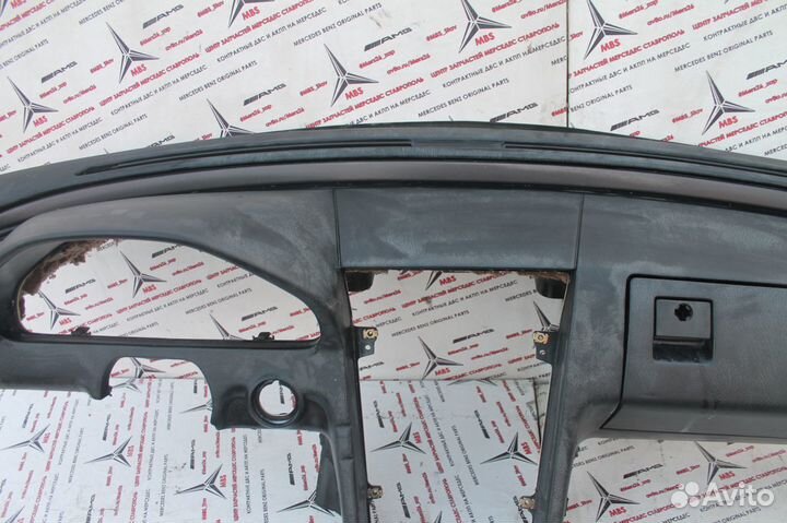 Панель w202 Mercedes (черная)