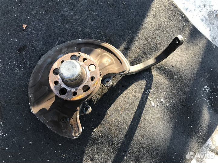 Ступица передняя левая Mercedes-Benz E-Class W211