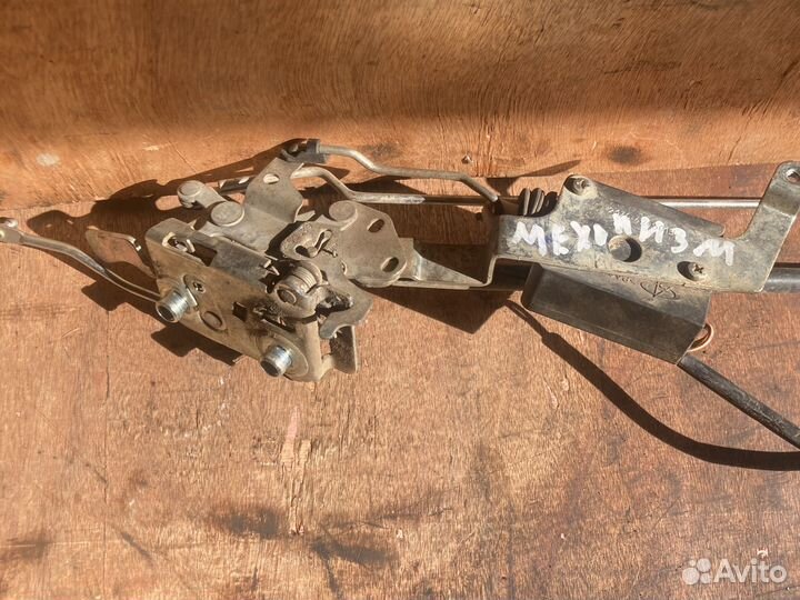 Замок задней левой двери приора