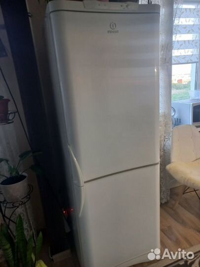 Холодильник indesit