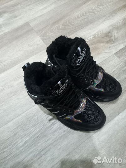 Кроссовки р35