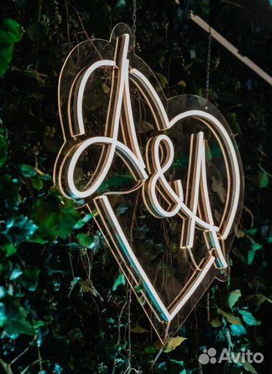 Неоновая вывеска для фотозоны