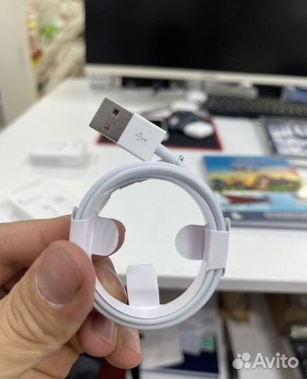 Зарядка на iPhone шнур