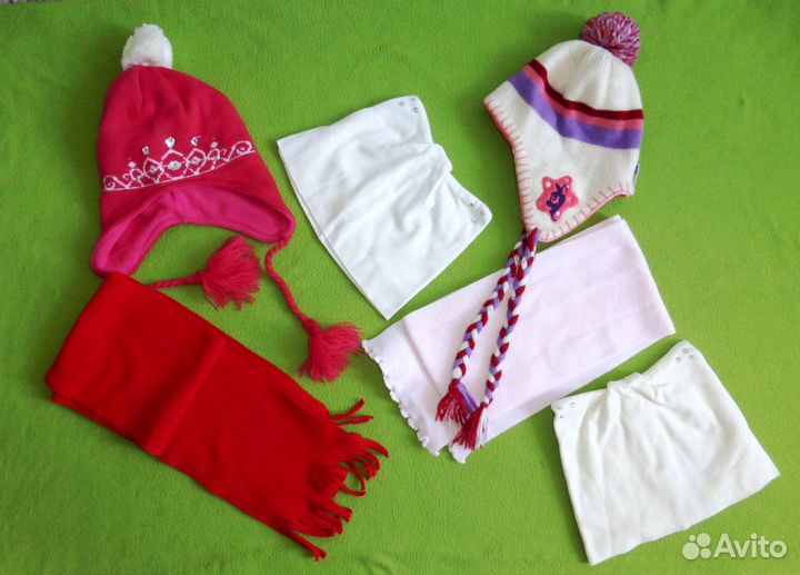 Шапки пакетом на 3-4 г и шлем киват 2 размер