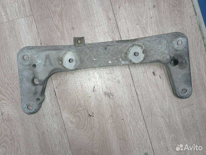 Крепление АКПП на BMW 3 f30