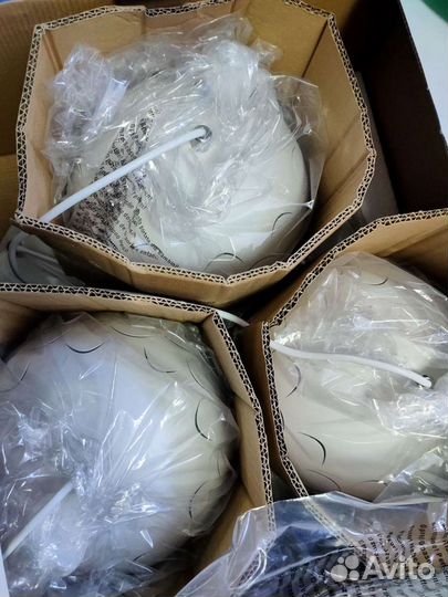 Люстры, светильники, подвесы бетон